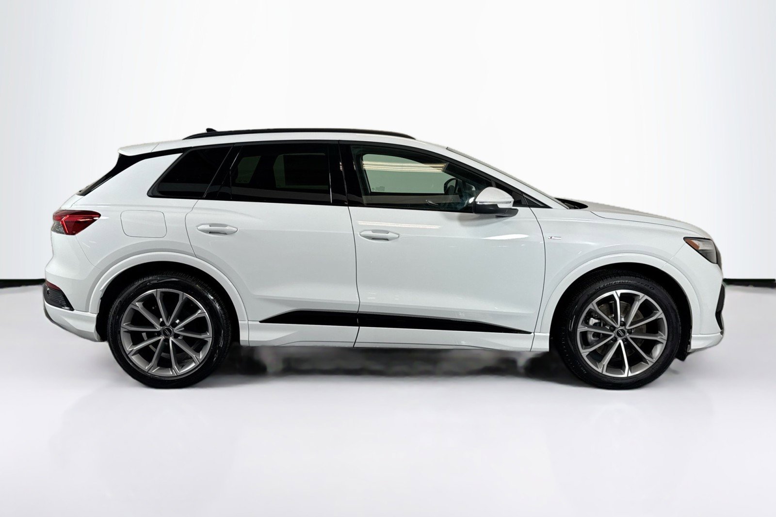 New 2026 Audi Q4 e-tron Premium image 4