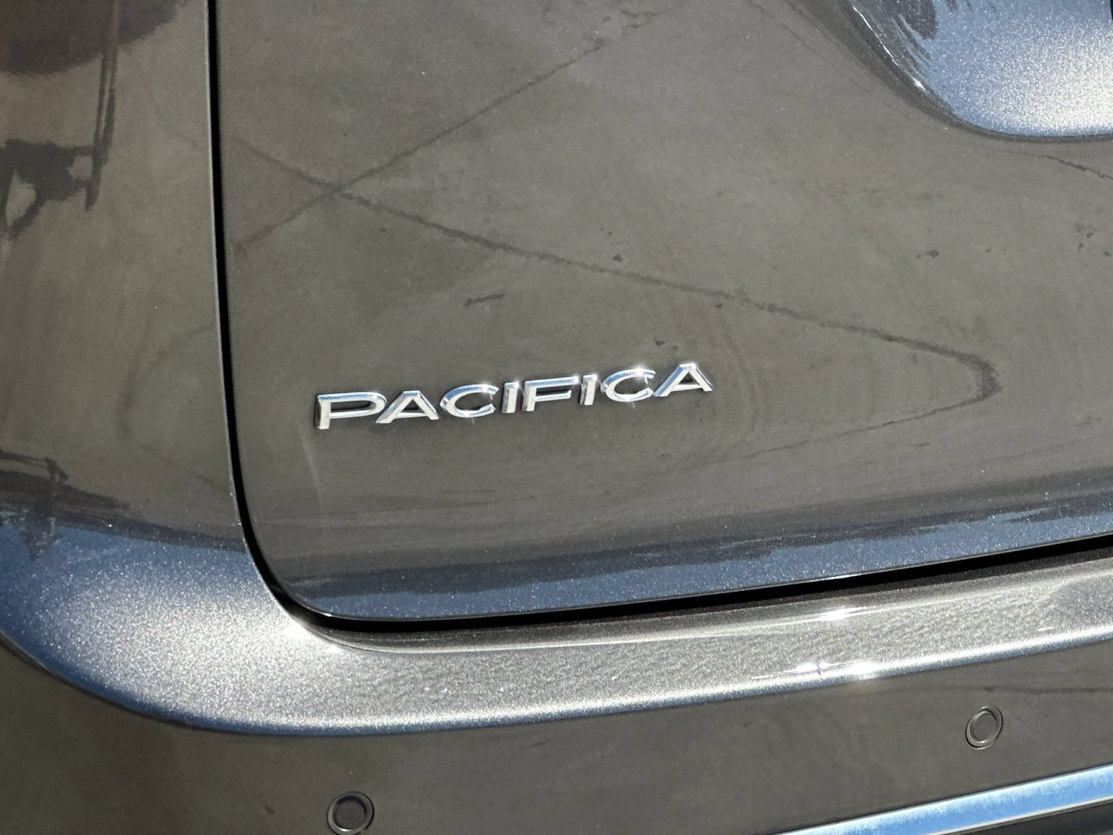Used 2019 Chrysler Pacifica Touring Plus w/ Tire & Wheel Group FWD image 26