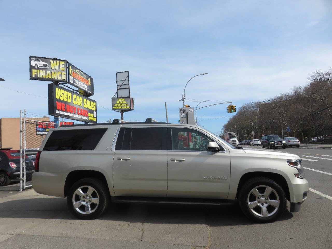 Used 2016 Chevrolet Suburban LT image 9