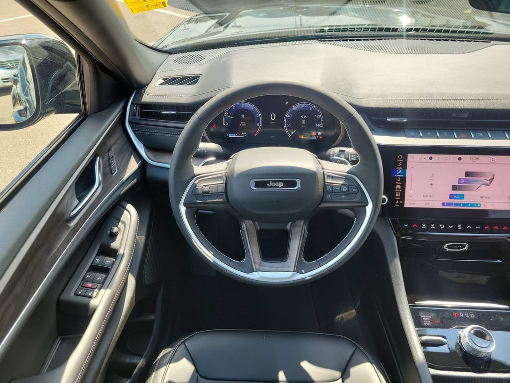 New 2027 Jeep Grand Cherokee Limited w/ Limited Altitude Package AWD/4WD image 7
