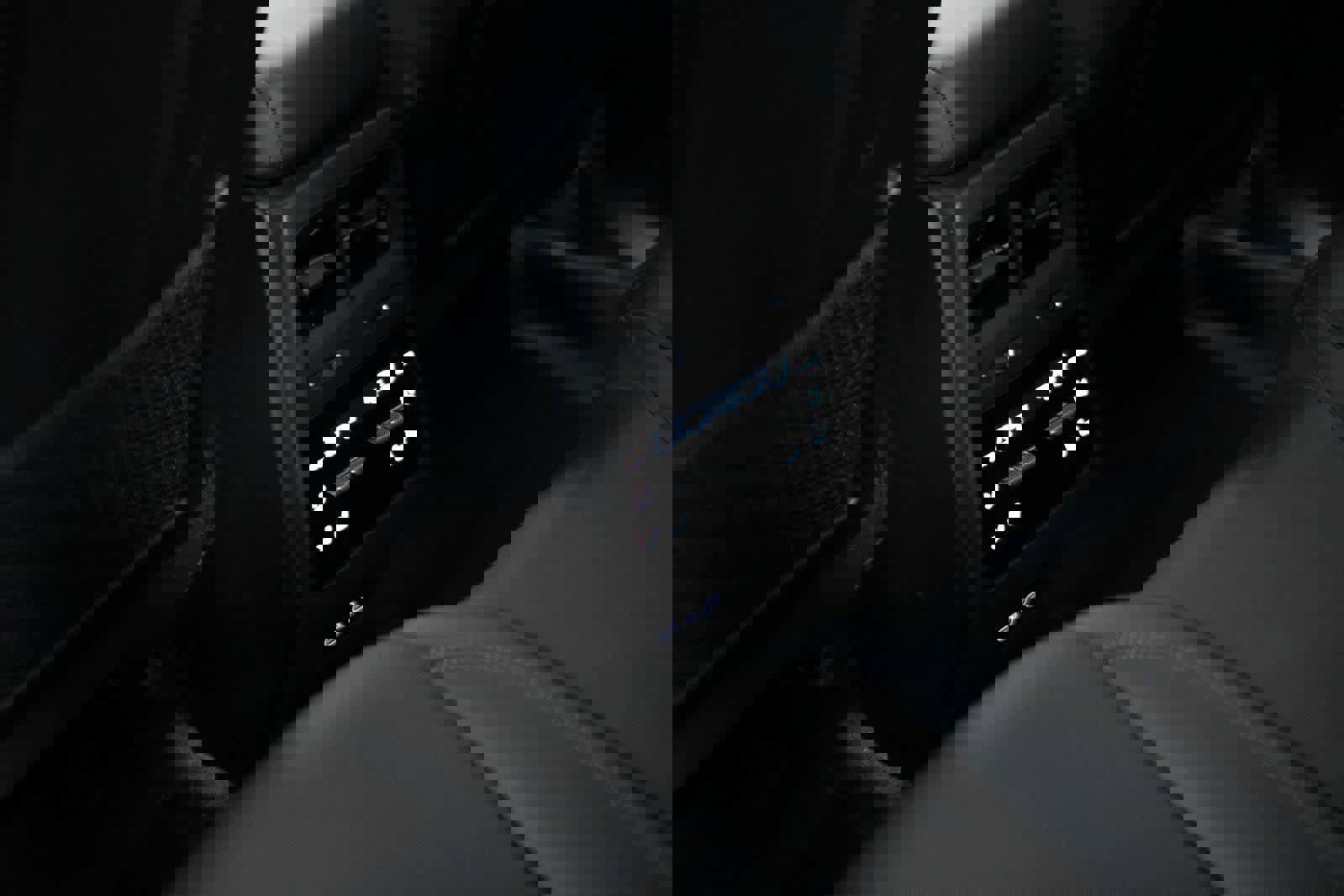 Certified 2025 Porsche Macan 4S Electric AWD/4WD image 28