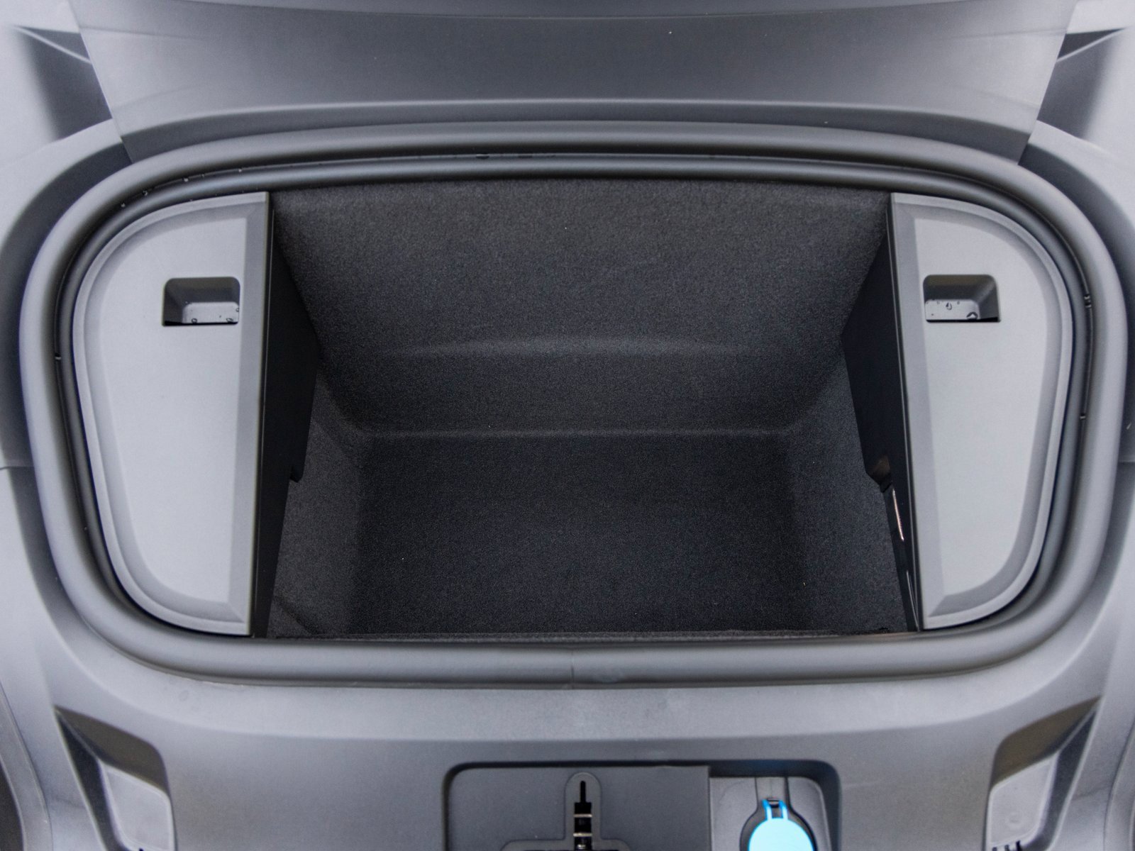 New 2025 Porsche Taycan 4S image 52