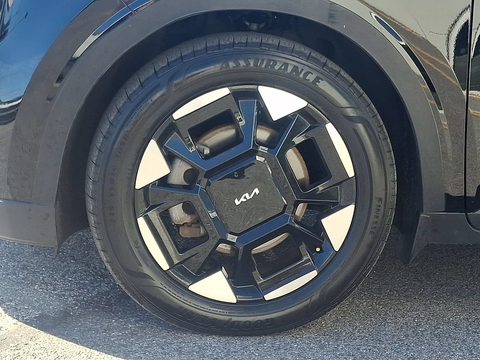 Certified 2025 Kia Carnival EX FWD image 8