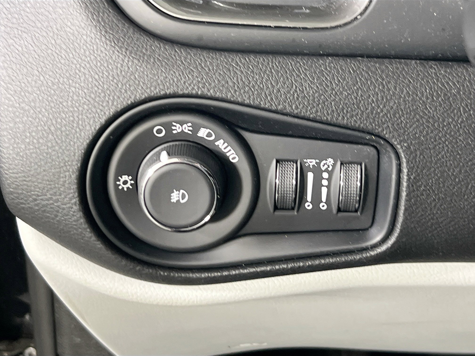 Used 2022 Jeep Renegade Limited AWD/4WD image 10