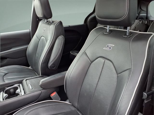 Used 2025 Chrysler Pacifica Limited FWD image 16
