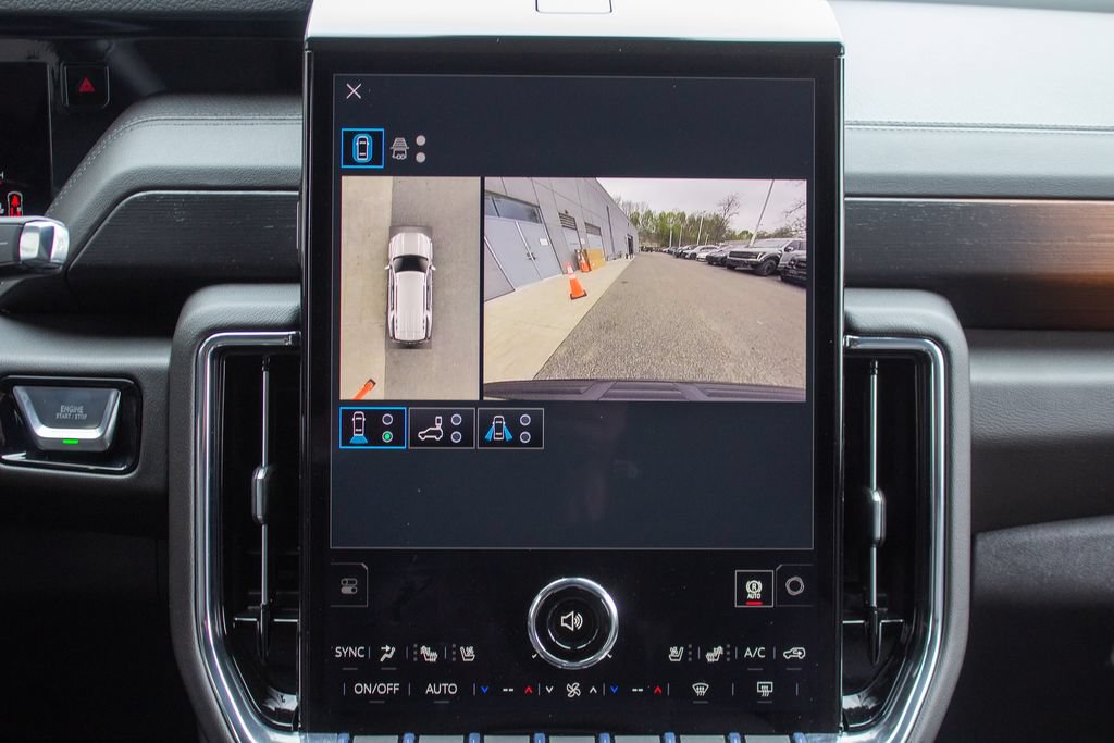 Used 2026 GMC Yukon Denali w/ Sun & Power Step Package AWD/4WD image 18