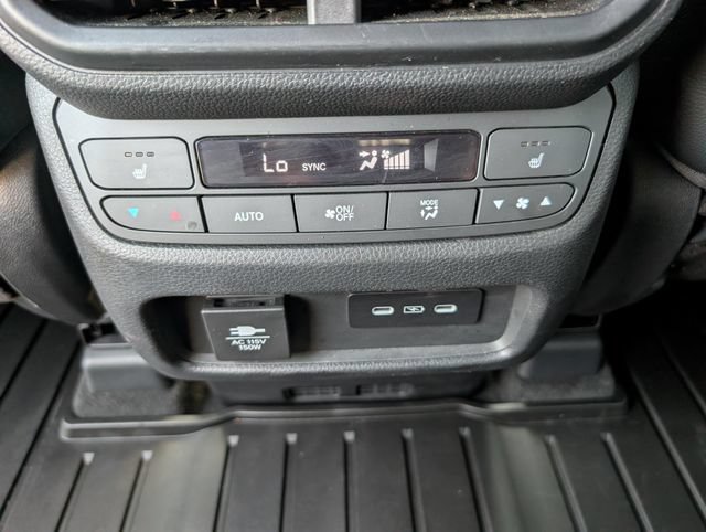 Used 2025 Honda Pilot Black Edition image 17