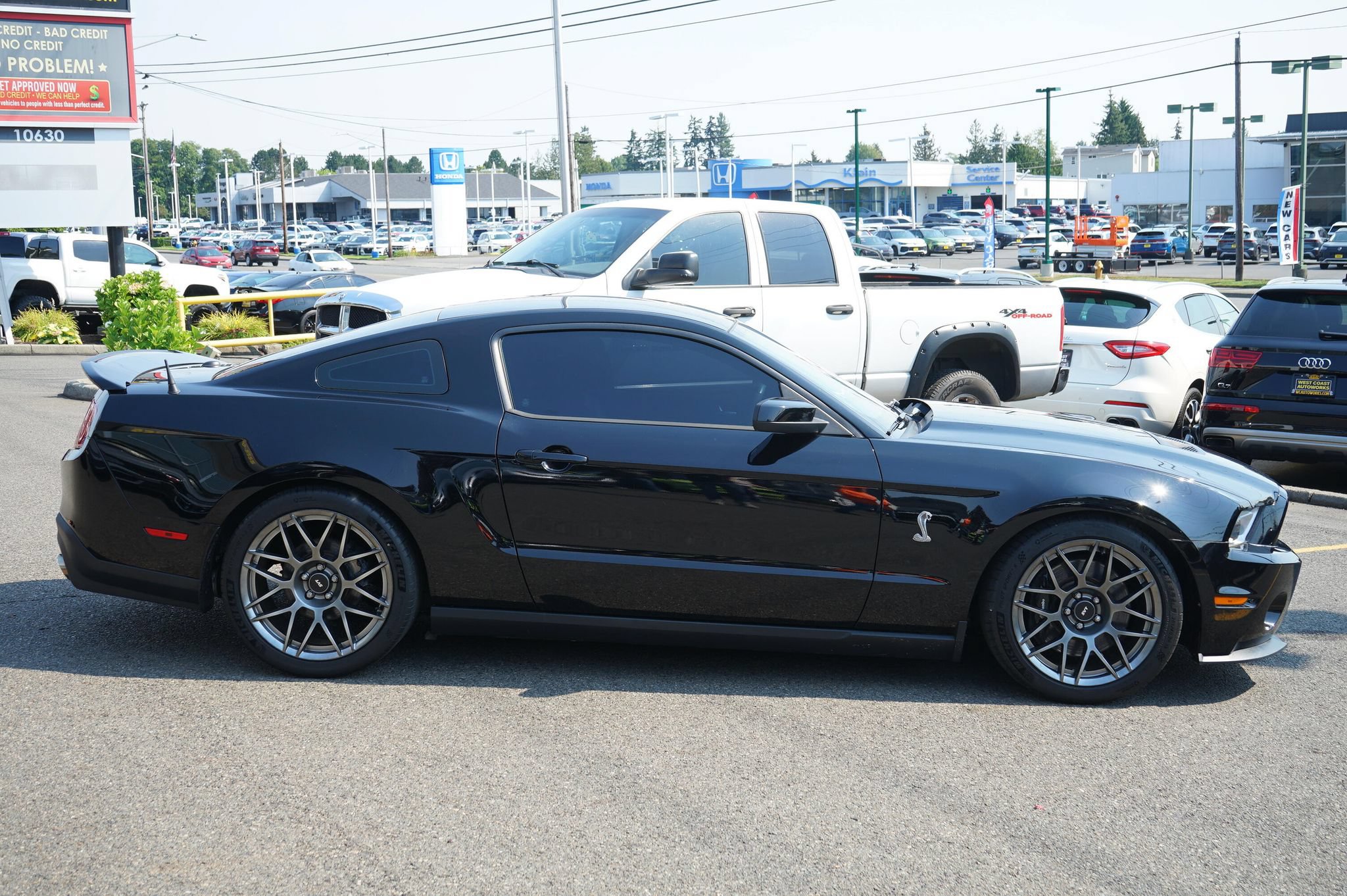 Used 2011 Ford Mustang Shelby GT500 w/ SVT Performance Pkg RWD image 6
