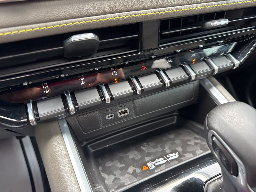 Used 2025 Chevrolet Colorado ZR2 w/ Technology Package image 35