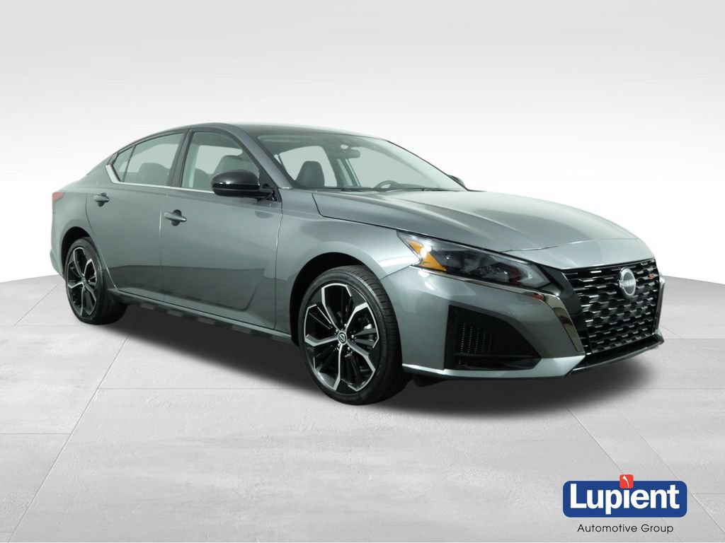 Used 2025 Nissan Altima 2.5 SR AWD/4WD image 1