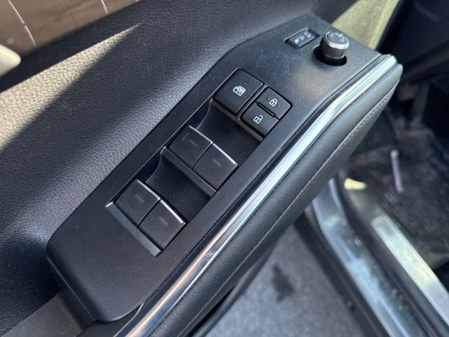 Used 2023 Toyota Highlander Limited image 22