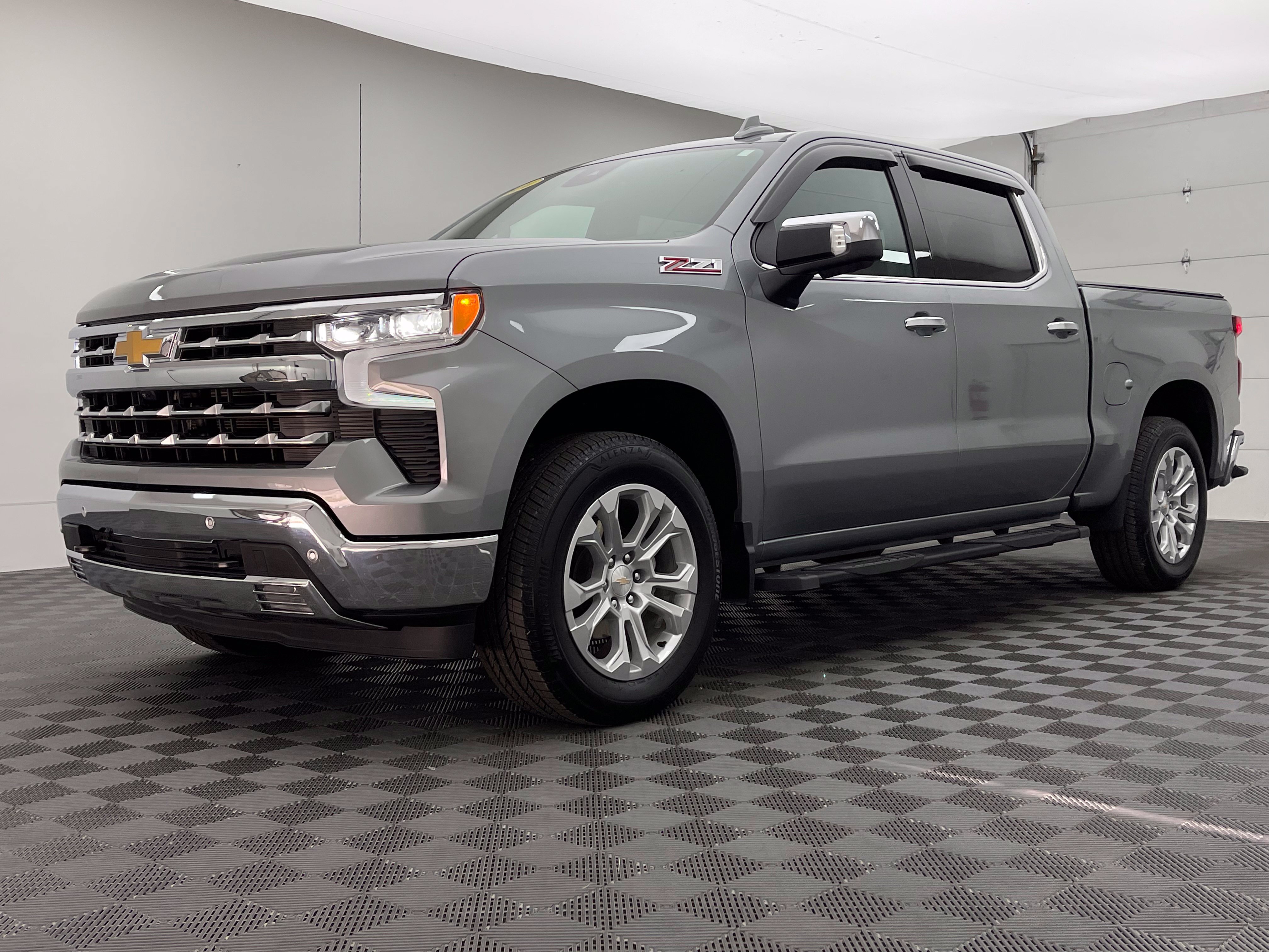 Used 2024 Chevrolet Silverado 1500 LTZ w/ LTZ Convenience Package II AWD/4WD image 2
