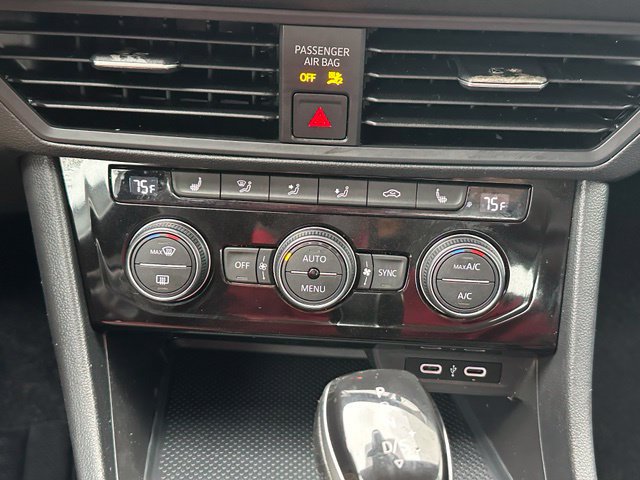 Used 2023 Volkswagen Jetta SE FWD image 32