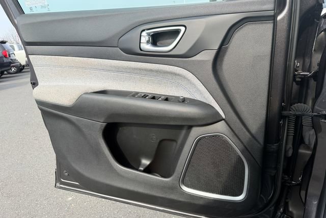 Used 2024 Jeep Compass Latitude image 13