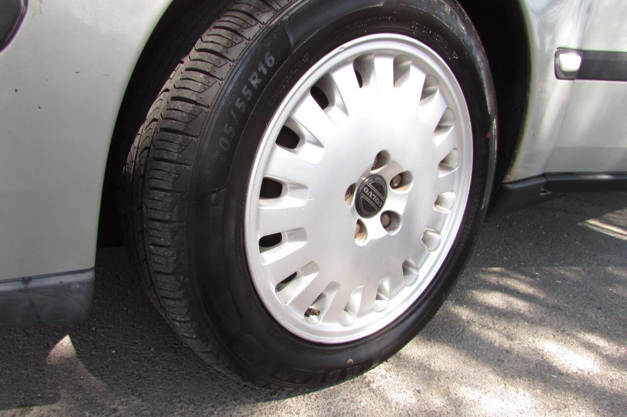 Used 2001 Volvo V70 image 31