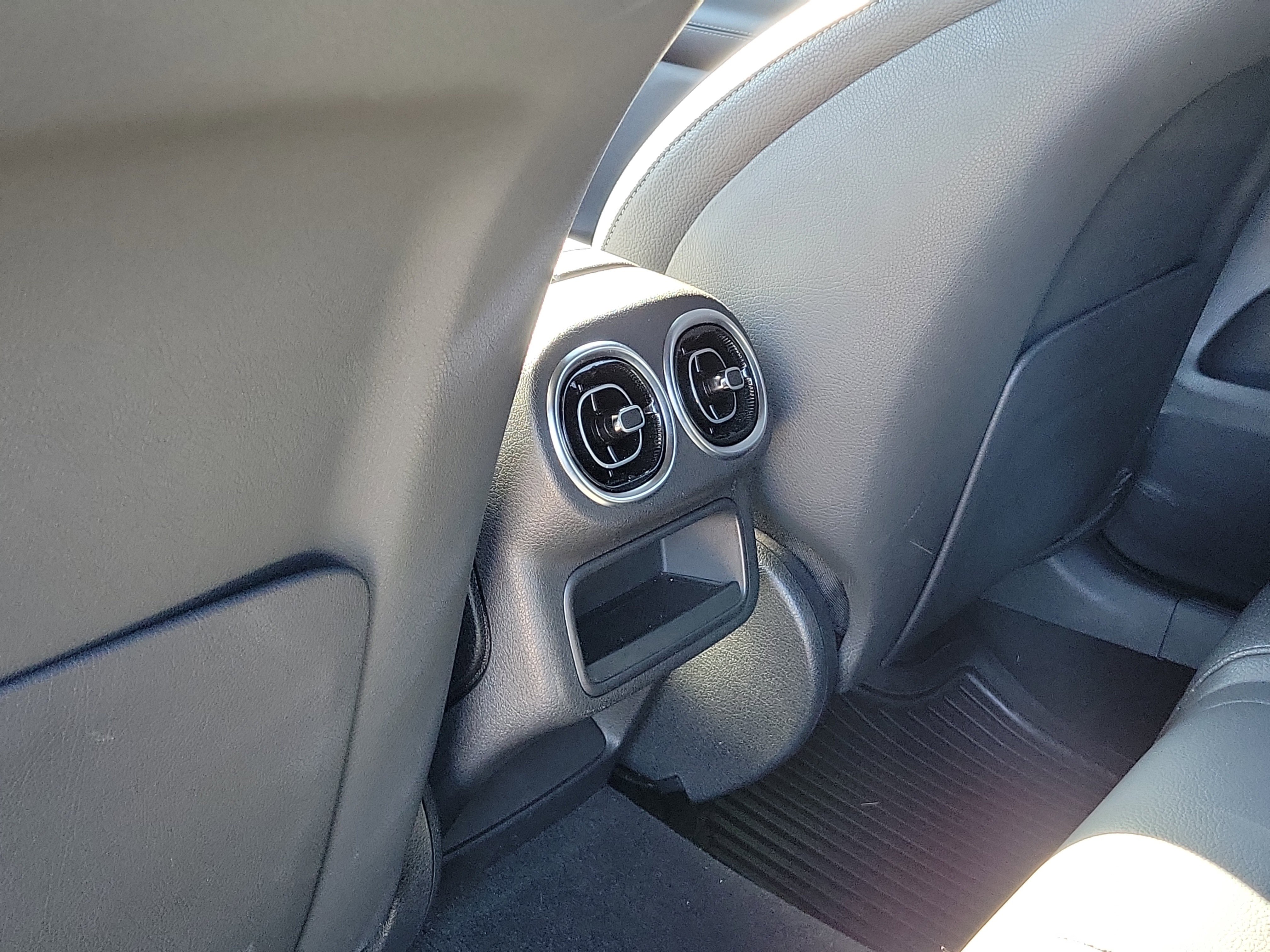 Used 2024 Mercedes-Benz GLC 300 w/ Winter Package image 15