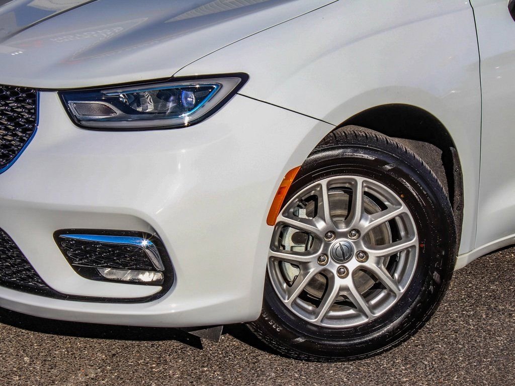Used 2024 Chrysler Pacifica Touring-L image 50