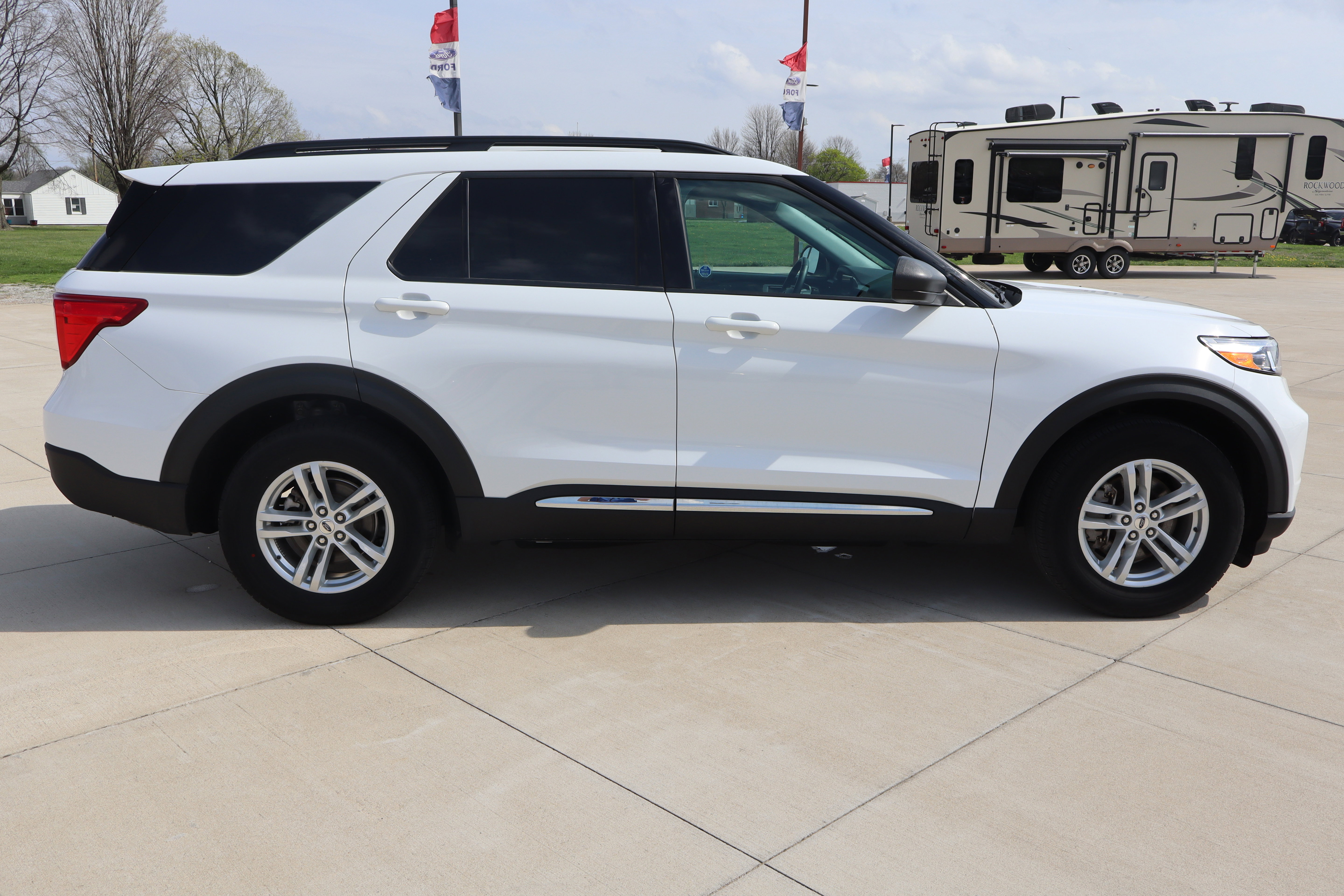 Used 2024 Ford Explorer XLT w/ Class IV Trailer Tow Package AWD/4WD image 5