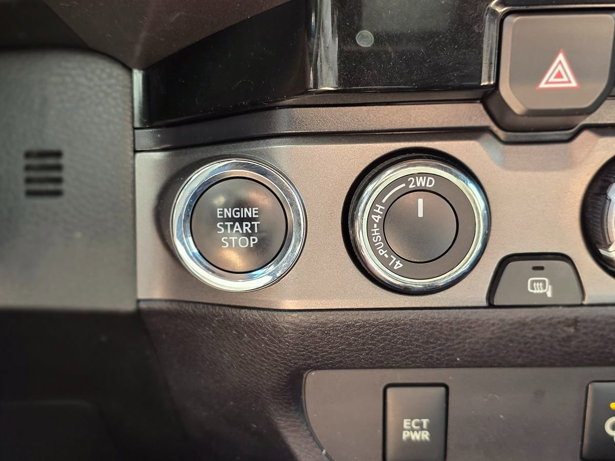 Used 2017 Toyota Tacoma TRD Sport w/ Tow Package image 31
