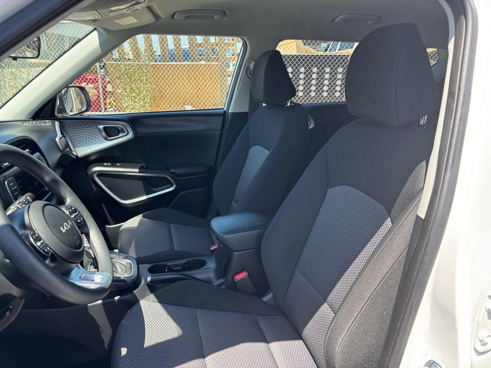 Used 2025 Kia Soul LX w/ LX Technology Package FWD image 36