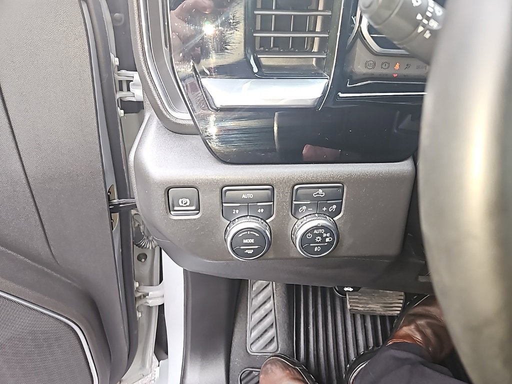 Used 2024 GMC Sierra 1500 Elevation image 17