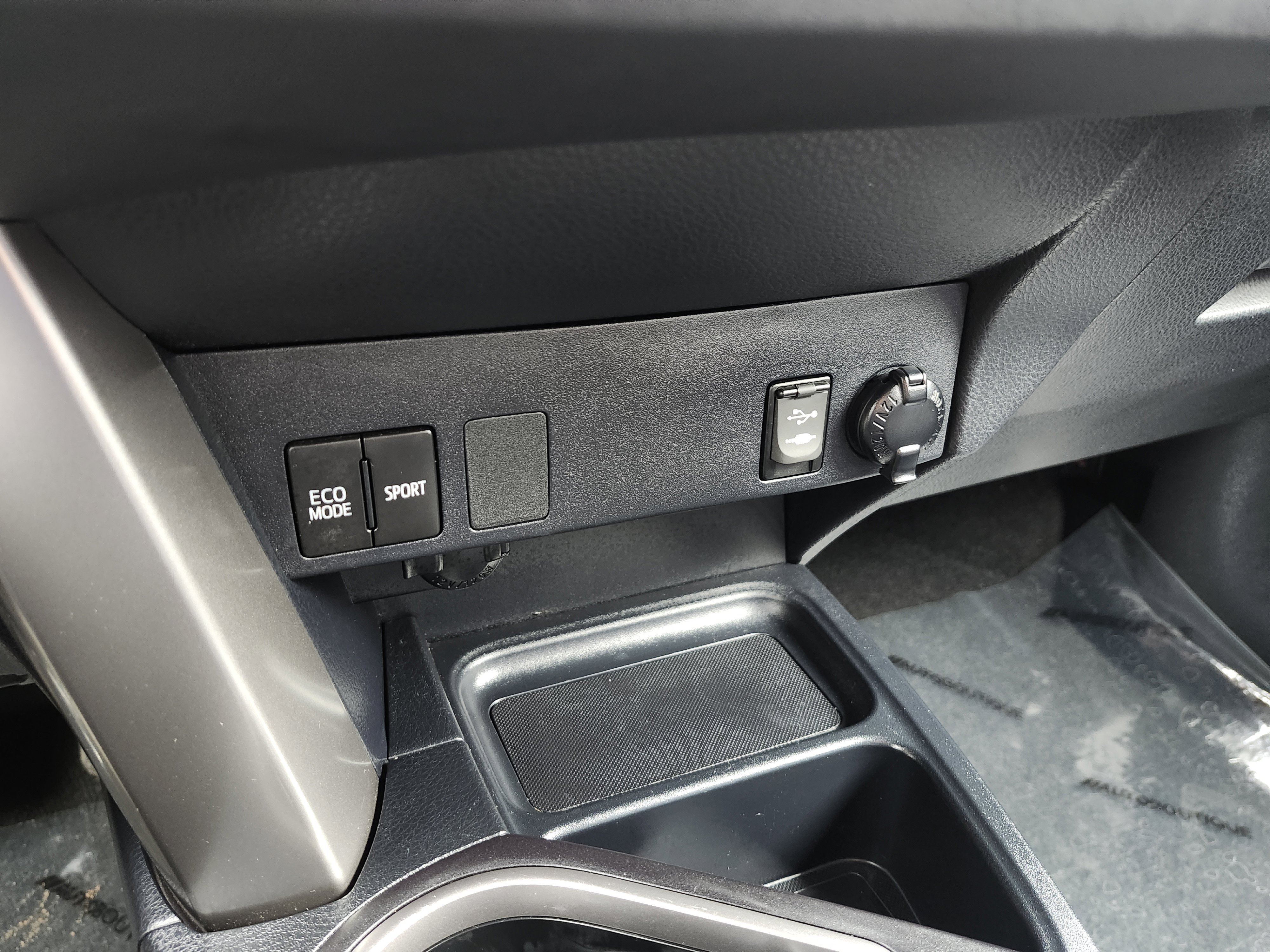 Used 2017 Toyota RAV4 LE w/ All Weather Liner Package image 7