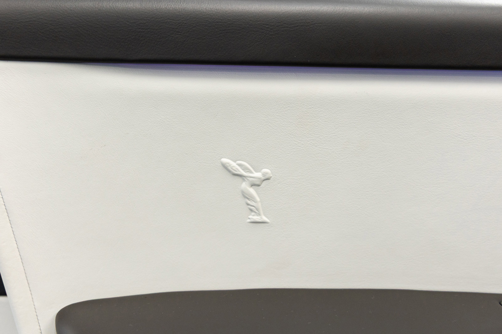 Certified 2023 Rolls-Royce Cullinan w/ Cullinan Package image 27