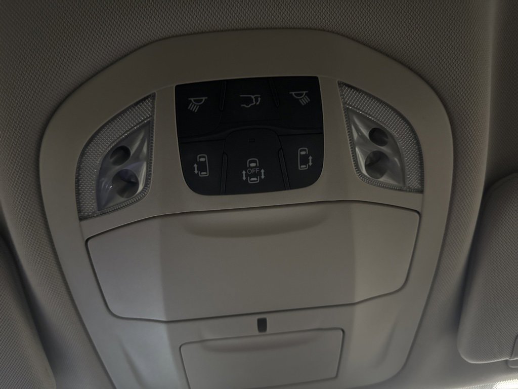 Used 2020 Chrysler Pacifica Touring-L Plus image 23