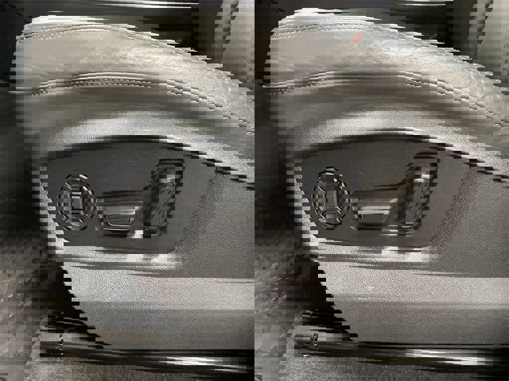 Used 2019 Audi Q8 Premium Plus w/ Premium Plus image 16