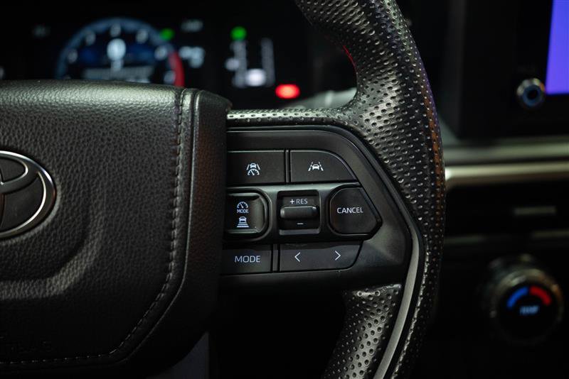 Used 2025 Toyota Tacoma SR5 AWD/4WD image 24