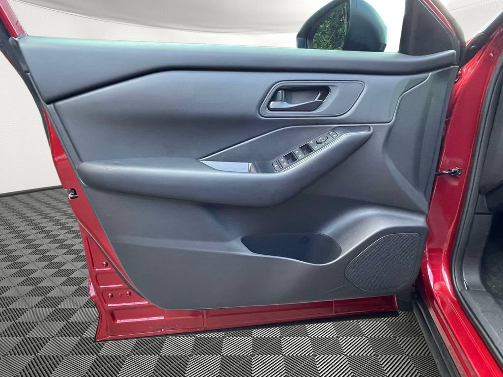 Used 2026 Nissan Rogue S FWD image 16