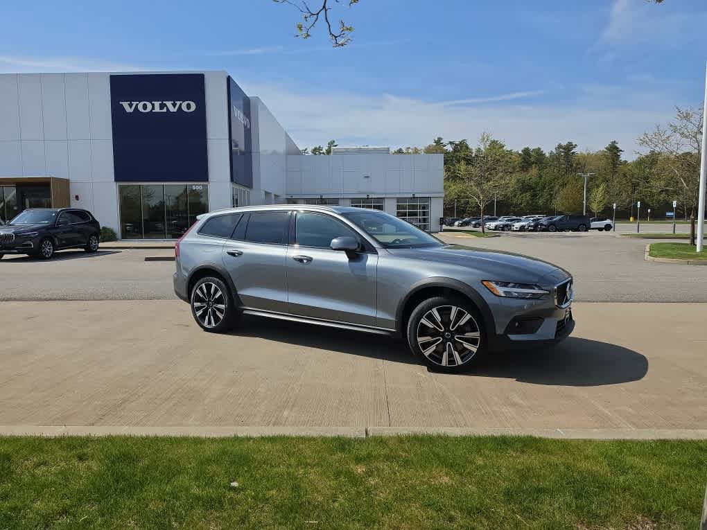 Used 2021 Volvo V60 T5 Cross Country w/ Climate Package AWD/4WD image 2
