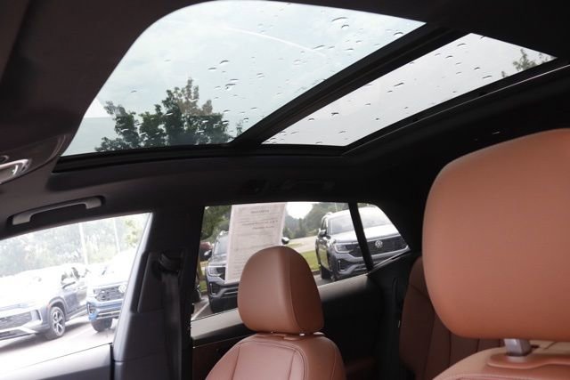 Used 2024 Audi Q8 Premium image 16