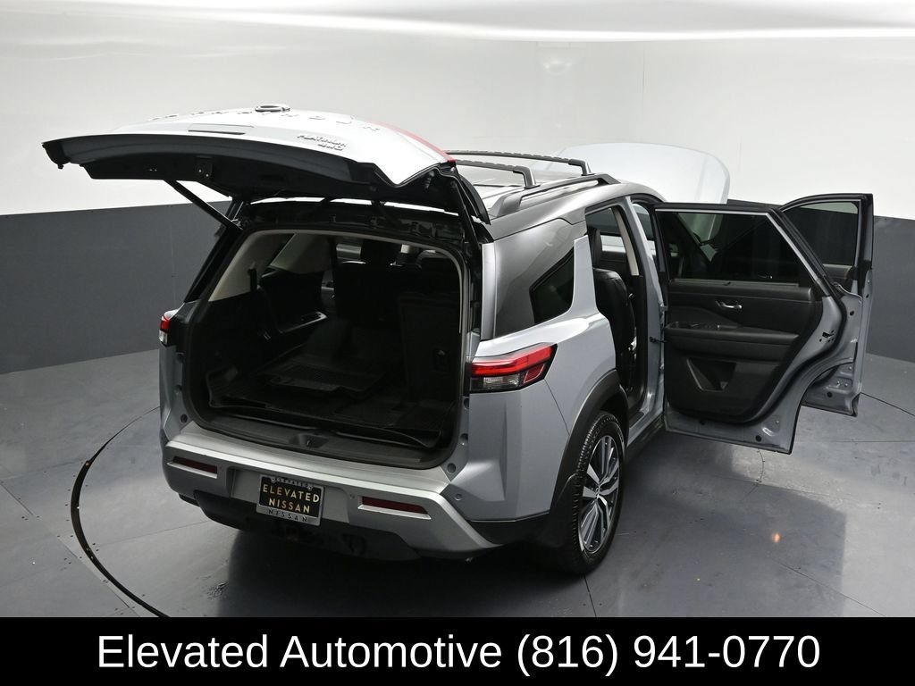 Used 2022 Nissan Pathfinder Platinum w/ Cargo Package AWD/4WD image 38