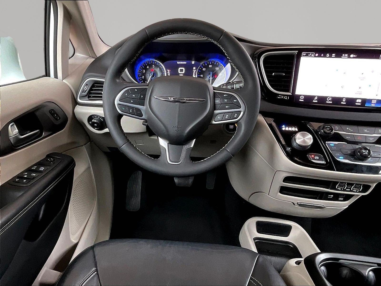 Used 2022 Chrysler Pacifica Touring-L FWD image 8