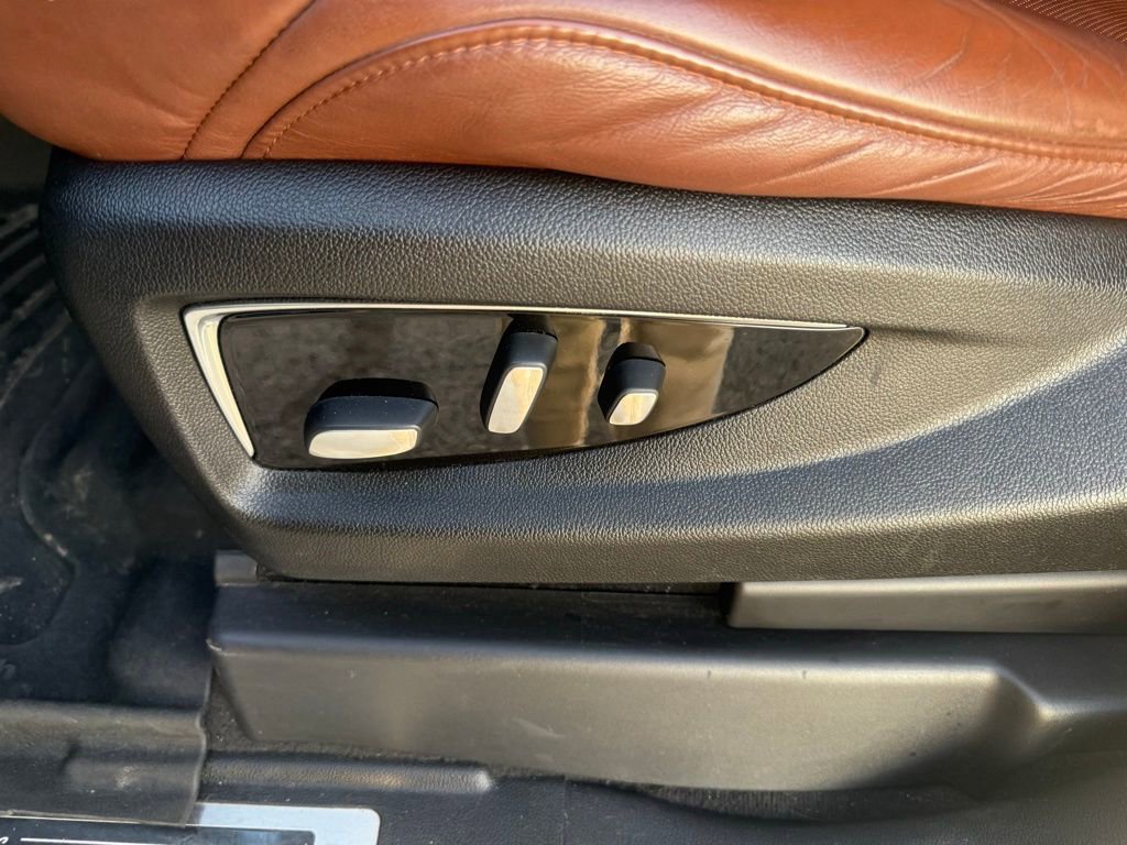 Used 2020 Cadillac Escalade Premium Luxury image 26