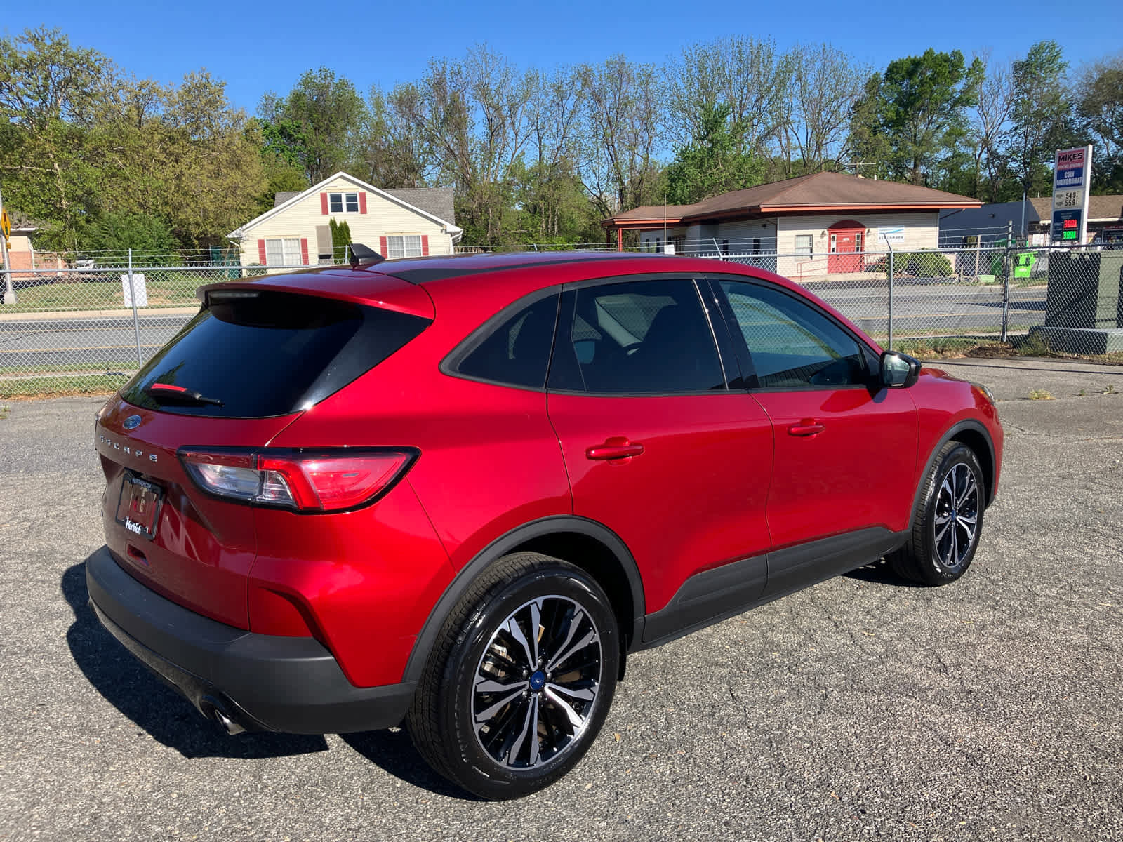 Used 2022 Ford Escape SE w/ SE Sport Appearance Package FWD image 4