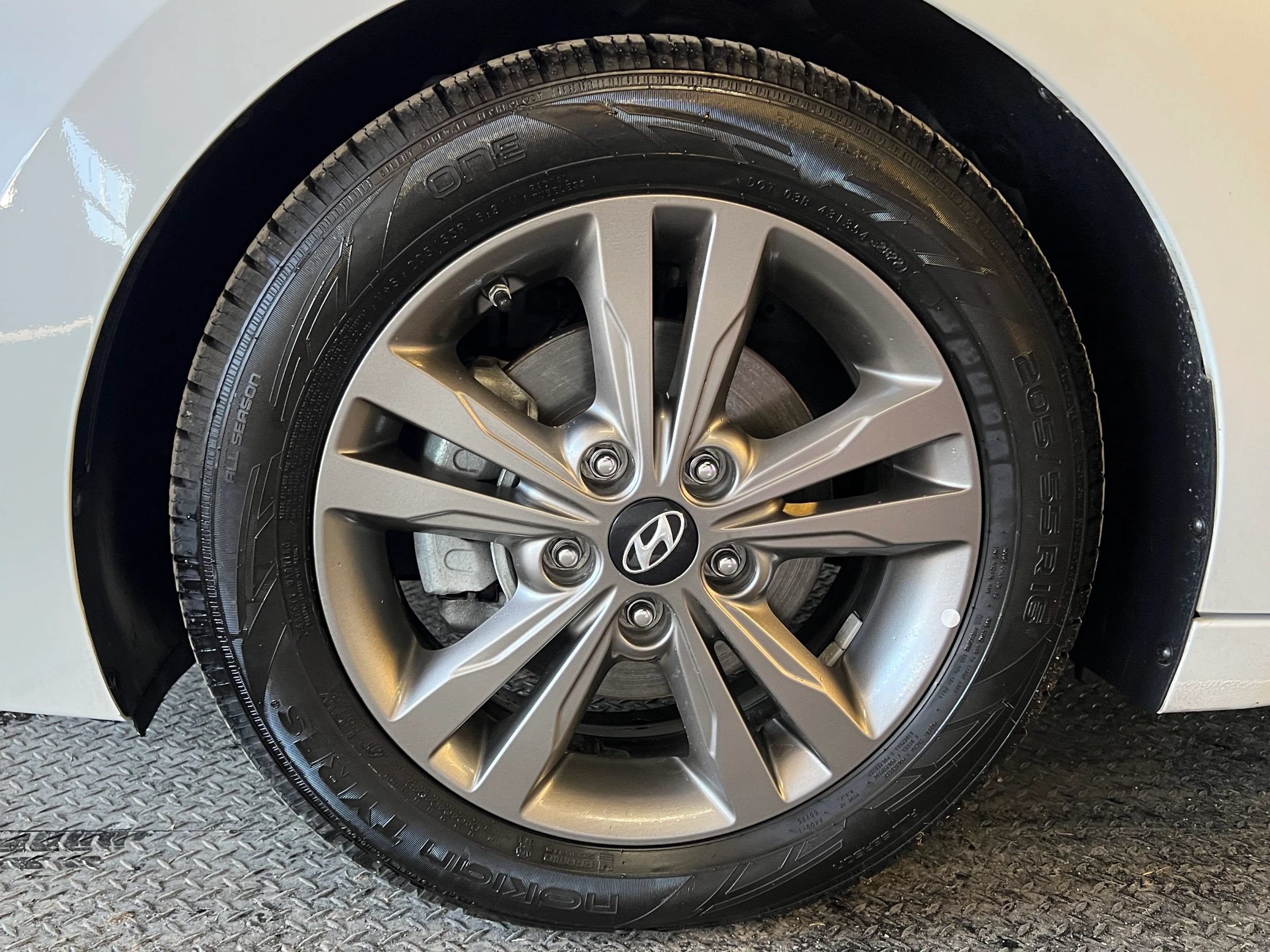 Used 2017 Hyundai Elantra SE FWD image 12