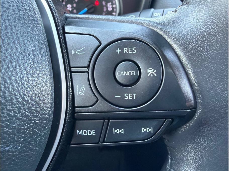 Used 2019 Toyota RAV4 XLE w/ Convenience Package AWD/4WD image 18