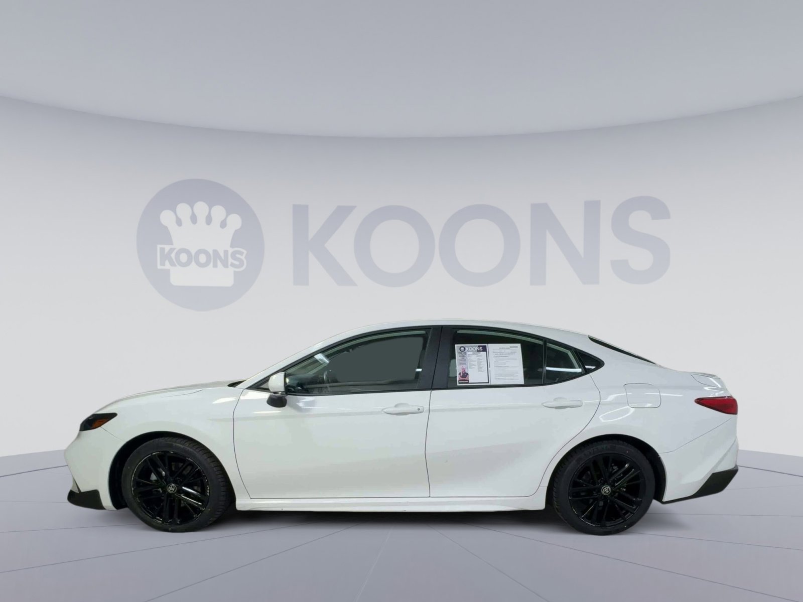 Used 2025 Toyota Camry SE FWD image 7