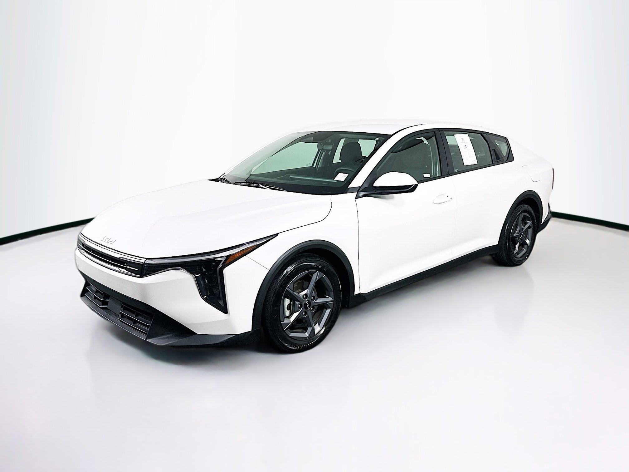 Used 2025 Kia K4 LXS image 3