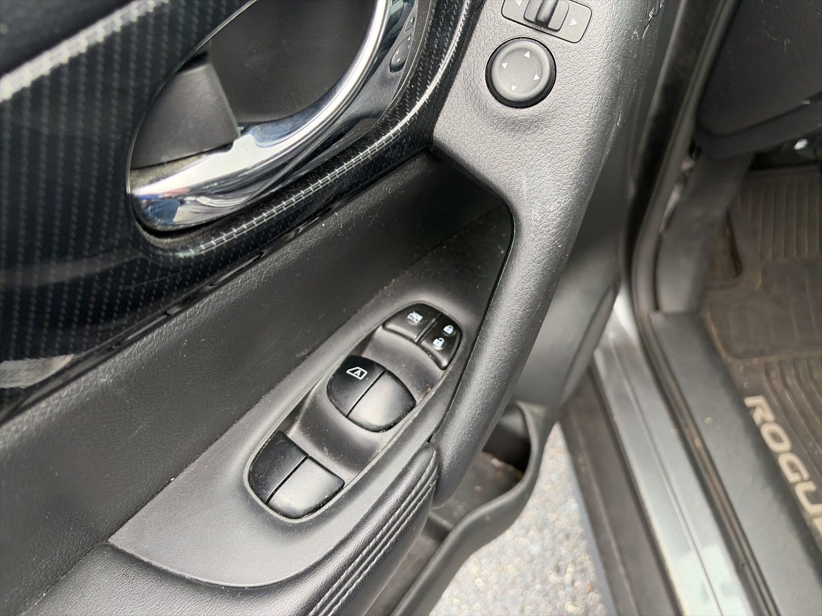 Used 2017 Nissan Rogue SL AWD/4WD image 12