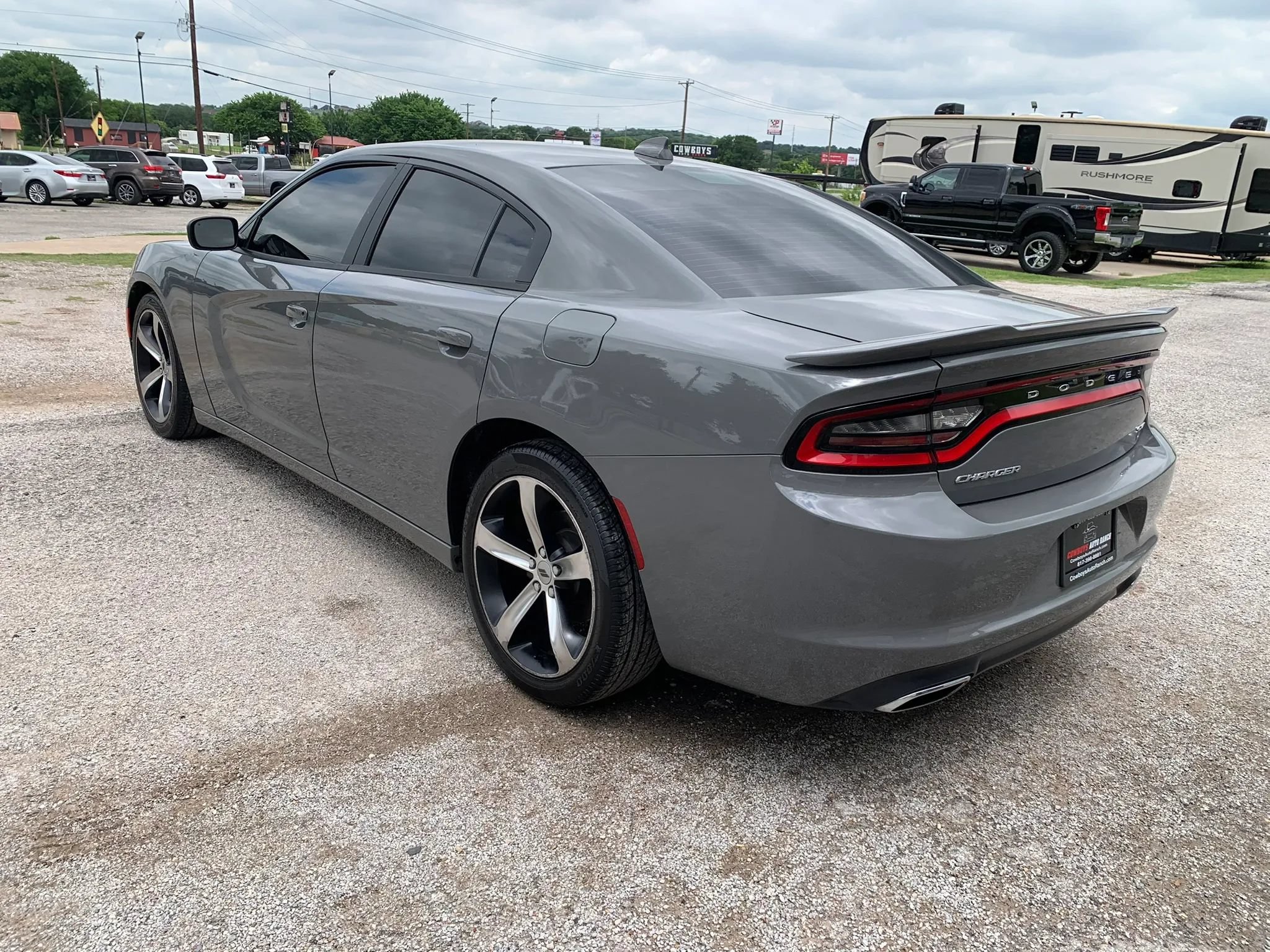 Used 2017 Dodge Charger SXT RWD image 5