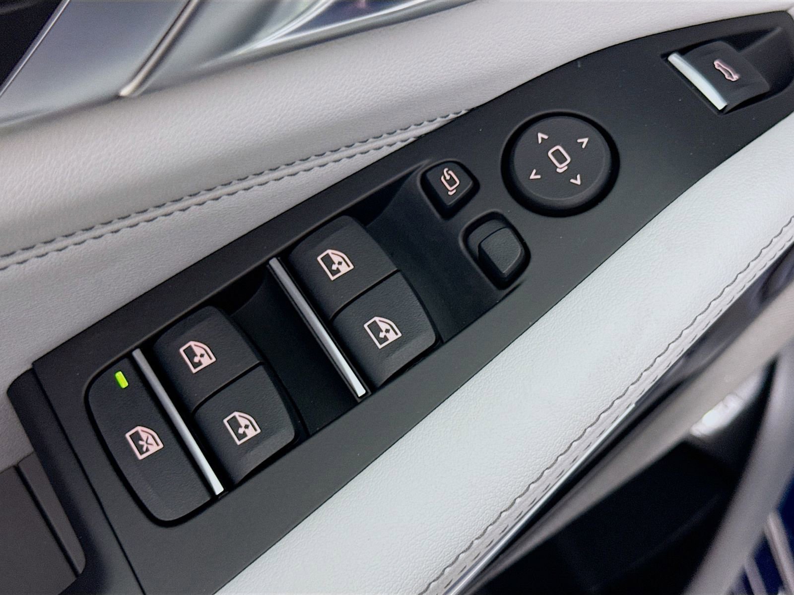 New 2026 BMW X5 xDrive50e w/ M Sport Package AWD/4WD image 18