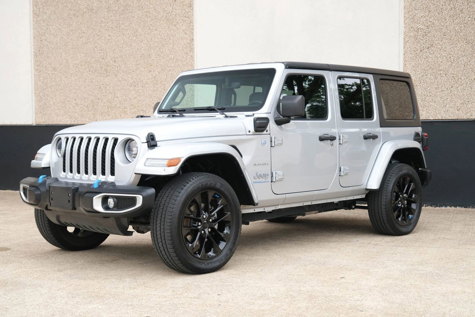 Used 2023 Jeep Wrangler Unlimited Sahara AWD/4WD image 5