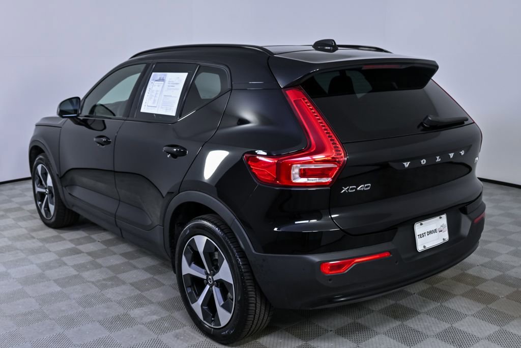 Certified 2025 Volvo XC40 B5 Plus image 4