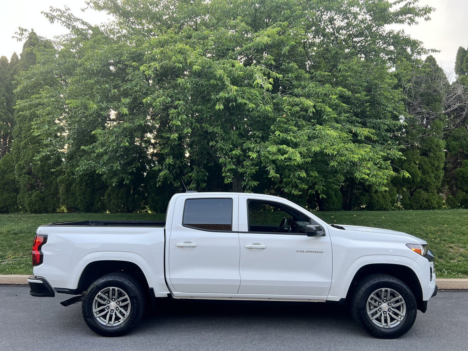 Used 2025 Chevrolet Colorado LT w/ Advanced Trailering Package RWD image 49