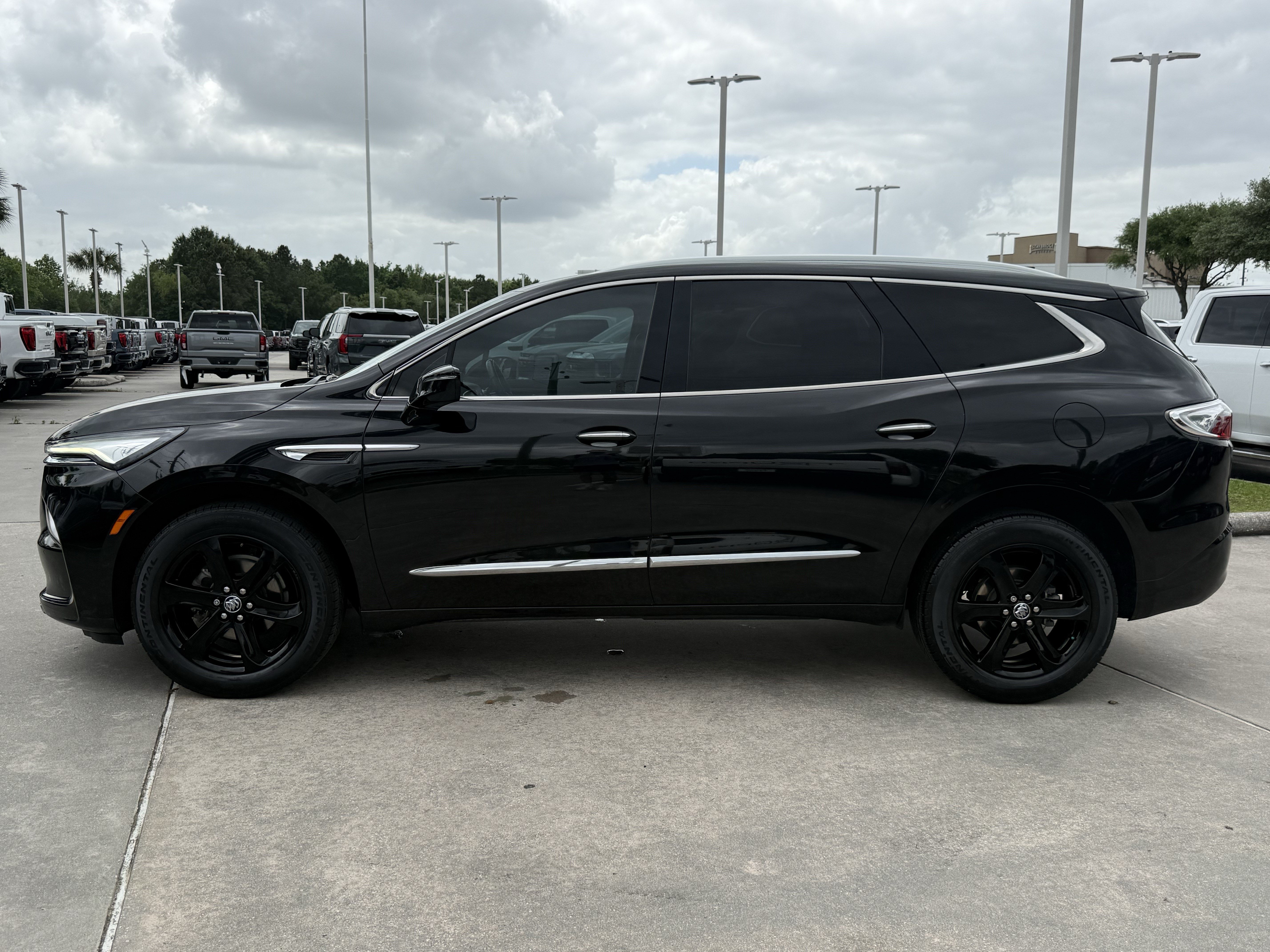 Used 2023 Buick Enclave Essence w/ Sport Touring Edition FWD image 8