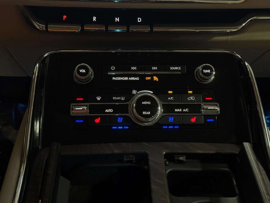 Certified 2021 Lincoln Navigator Reserve AWD/4WD image 8