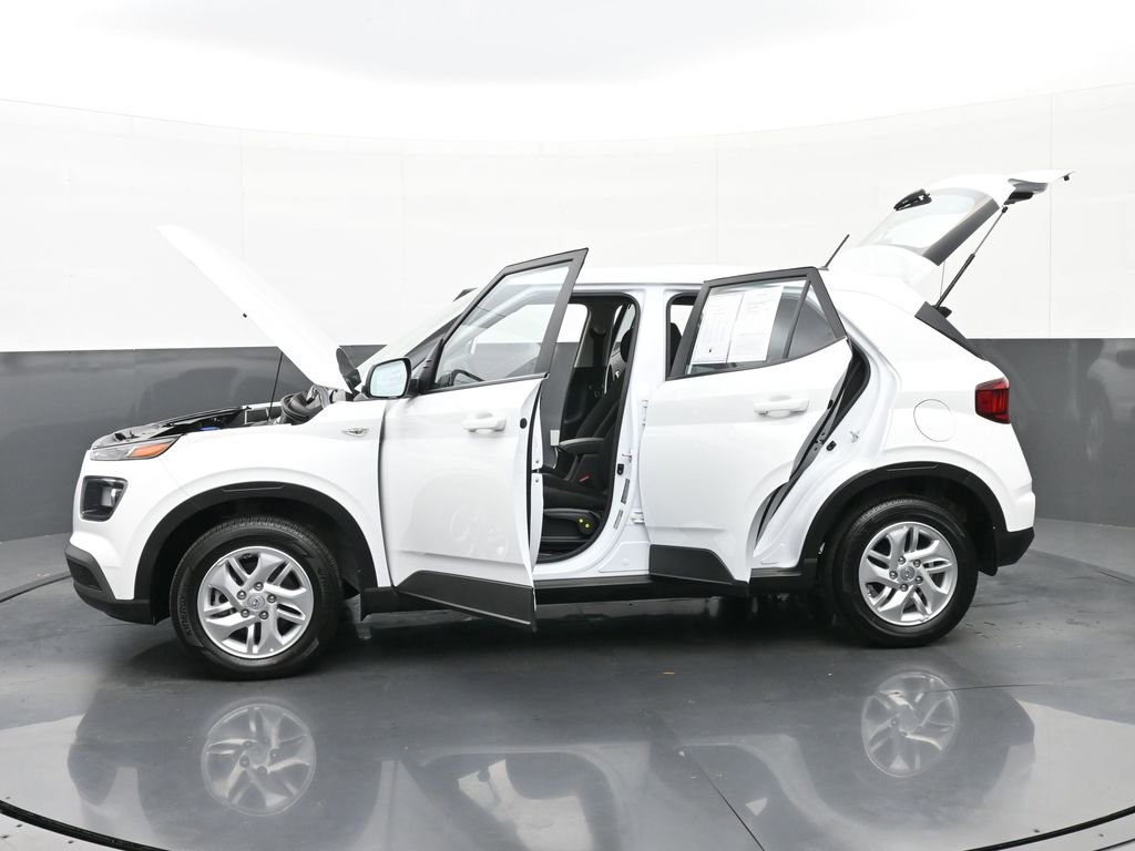 Certified 2025 Hyundai Venue SE image 41